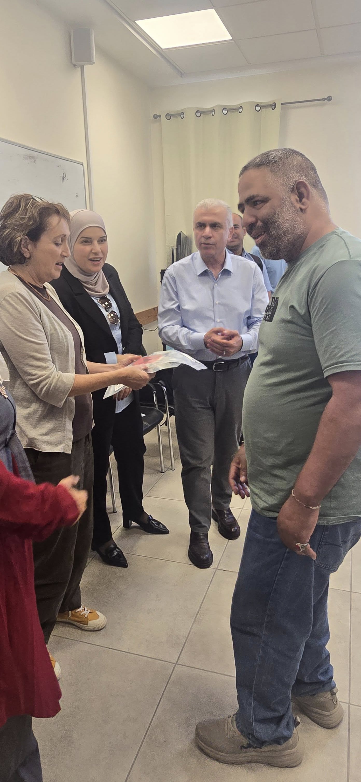 اختتام سلسلة دورات الوالدية في مركز الشباب جسر الأمل اختتام سلسلة دورات الوالدية في مركز الشباب جسر الأمل