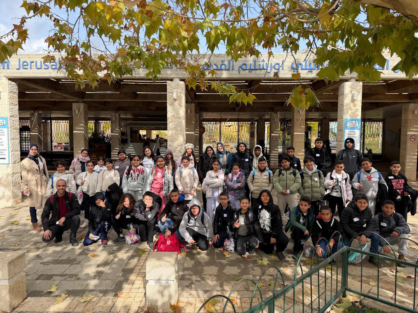 جولة تعليمية مميّزة لبرنامج"أطفال البحر" في الحوض المائي بالقدس